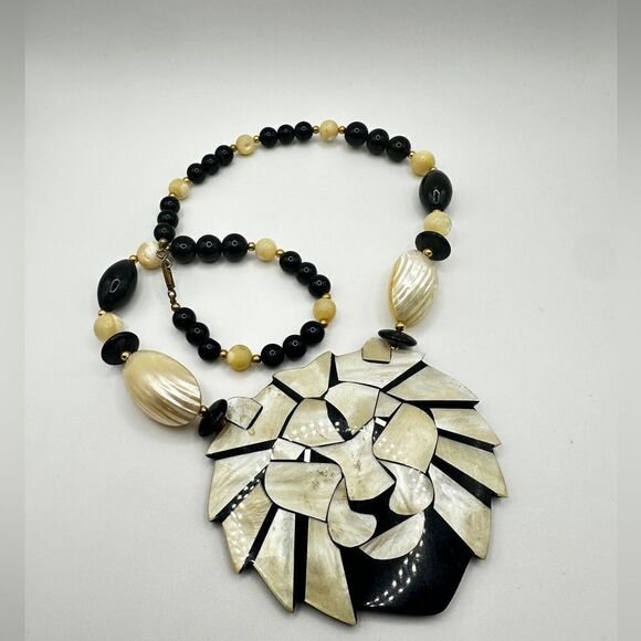Vintage Lee Sands Leo the Lion Mother of Pearl Inlay Onyx and Quartz Necklace! - Picture 12 of 12